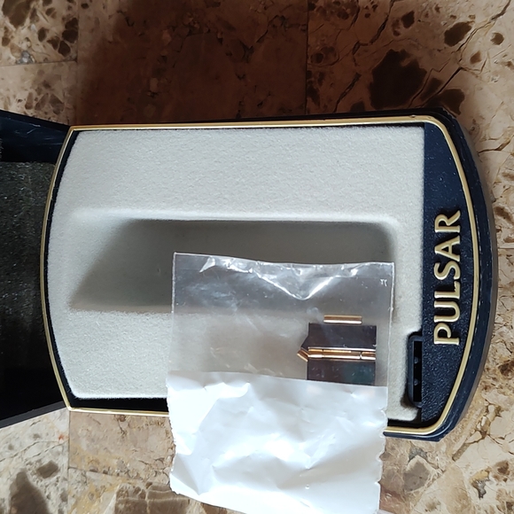 NIB Pulsar Dress Watch - Picture 4 of 6